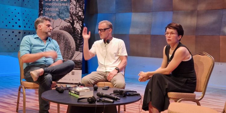 Jo Nesbø, Danis Tanović i Katarina Prpić u Splitu o knjigama, filmu i adaptacijama: Otkrivena i velika vijest o “Crvenoj vodi”