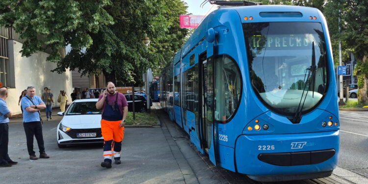 Tramvaj broj 17 jedini je izašao iz spremišta, sindikat otkrio detalje: ‘Možete je pratiti’