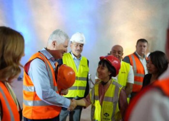 Tunel Kvanj probijen, kampanja u punom jeku: Na slikanje na gradilištu stigli Čović i Nikšić