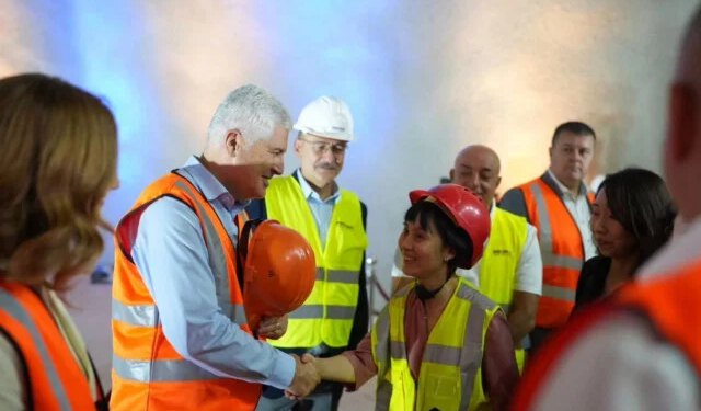Tunel Kvanj probijen, kampanja u punom jeku: Na slikanje na gradilištu stigli Čović i Nikšić