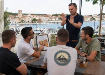 Turisti izbačeni iz restorana jer su naručili samo palačinke
