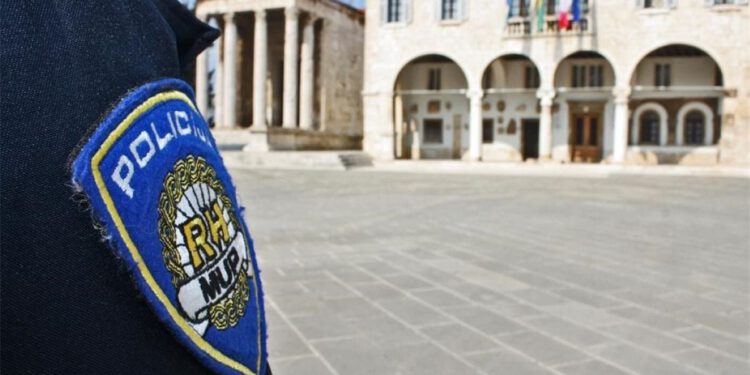U Puli održano najavljeno javno okupljanje, policija pregledava snimke