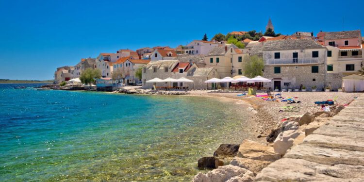 Ugodne kasnoljetne temperature i pretežno sunčano vrijeme na Jadranu