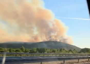 Požari kod Šibenika i na Dinari, dignuto šest aviona