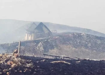 VIDEO Četiri kuće izgorjele na Mrkodolu, vatra prijeti domovima u Rami