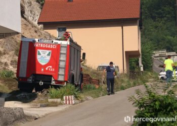 Vatrogasci zaustavili širenje velikog požara iznad Konjica