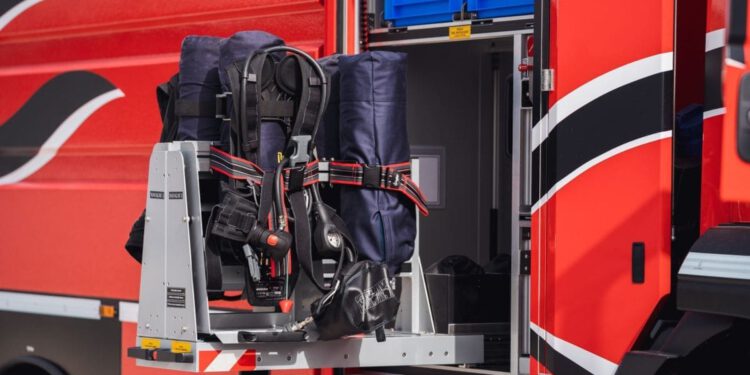 Veliki požar na Braču: U potpunosti izgorjela hala na odlagalištu otpada