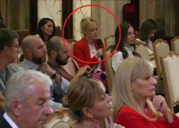 Vučić podivljao na novinarku, pitala ga kako ide pakiranje: Snimka je za ne povjerovati