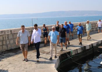 Dožupan Stipe Čogelja i predsjednik Uprave Plovputa Ivan Udovičić jučer posjetili SRK Ugor u Kaštel Novom