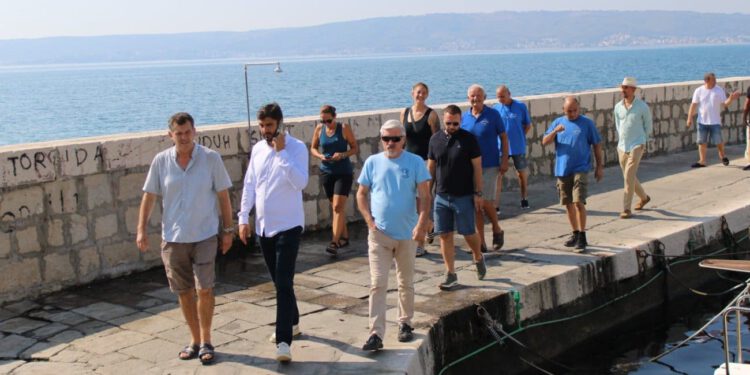 Dožupan Stipe Čogelja i predsjednik Uprave Plovputa Ivan Udovičić jučer posjetili SRK Ugor u Kaštel Novom