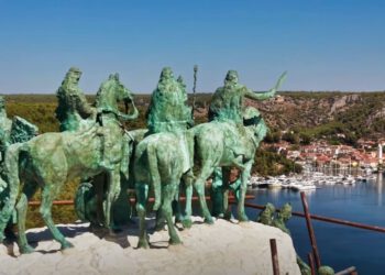 Na poznatom odmorištu na Dalmatini podiže se monumentalan spomenik “Dolazak Hrvata na more”