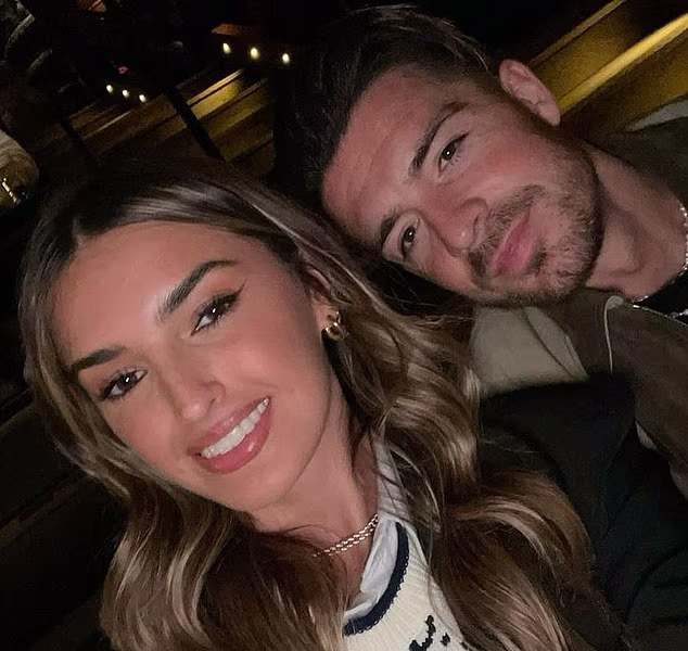 Grealish (na slici s partnericom Sashom Attwood) kažnjen je nakon što je propustio trening prije utakmice u četvrtak - Instagram: sashaa__attwood