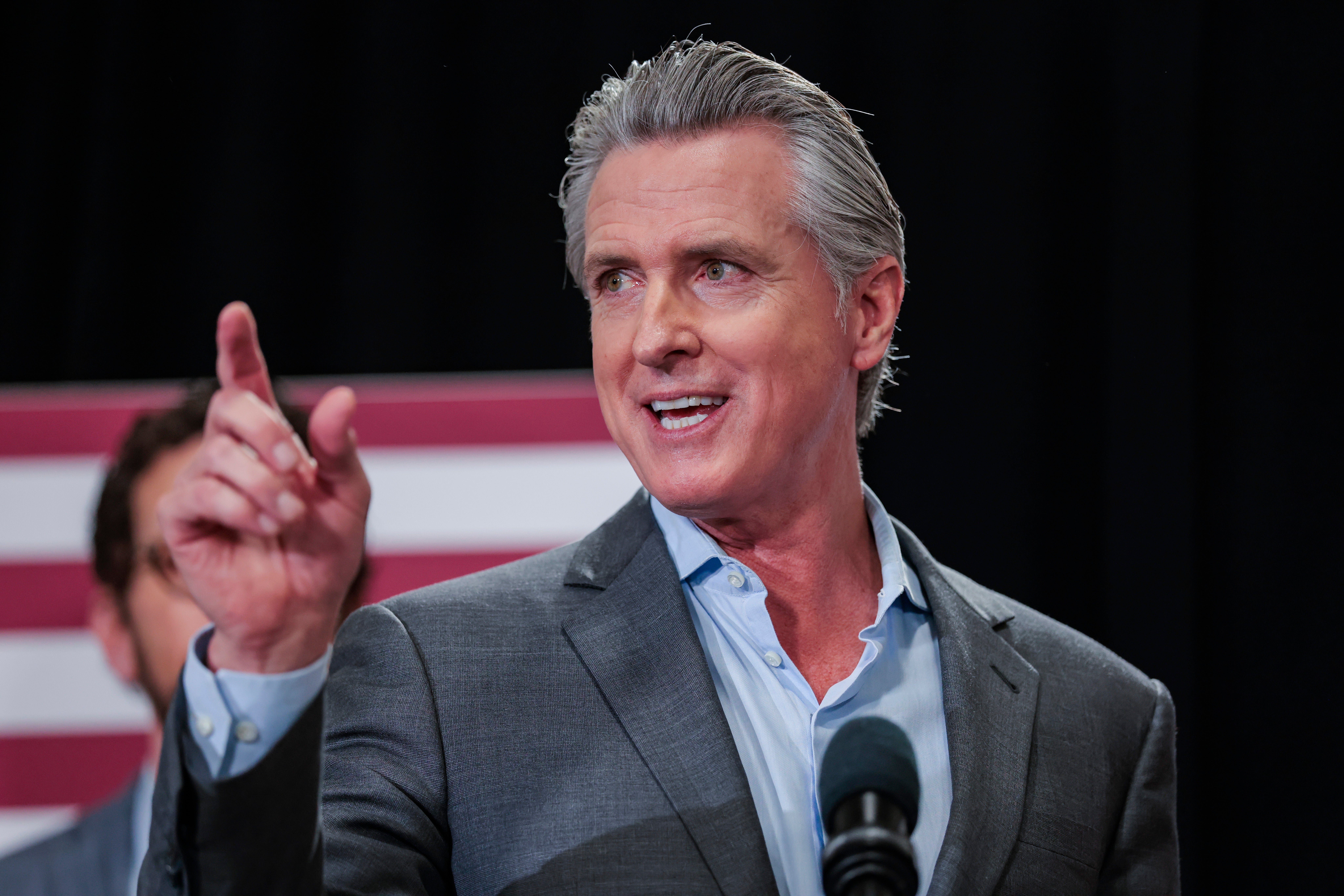 Guverner Kalifornije Gavin Newsom upozorio je predsjednika Trumpa da se ne miješa u izbore na sredini mandata