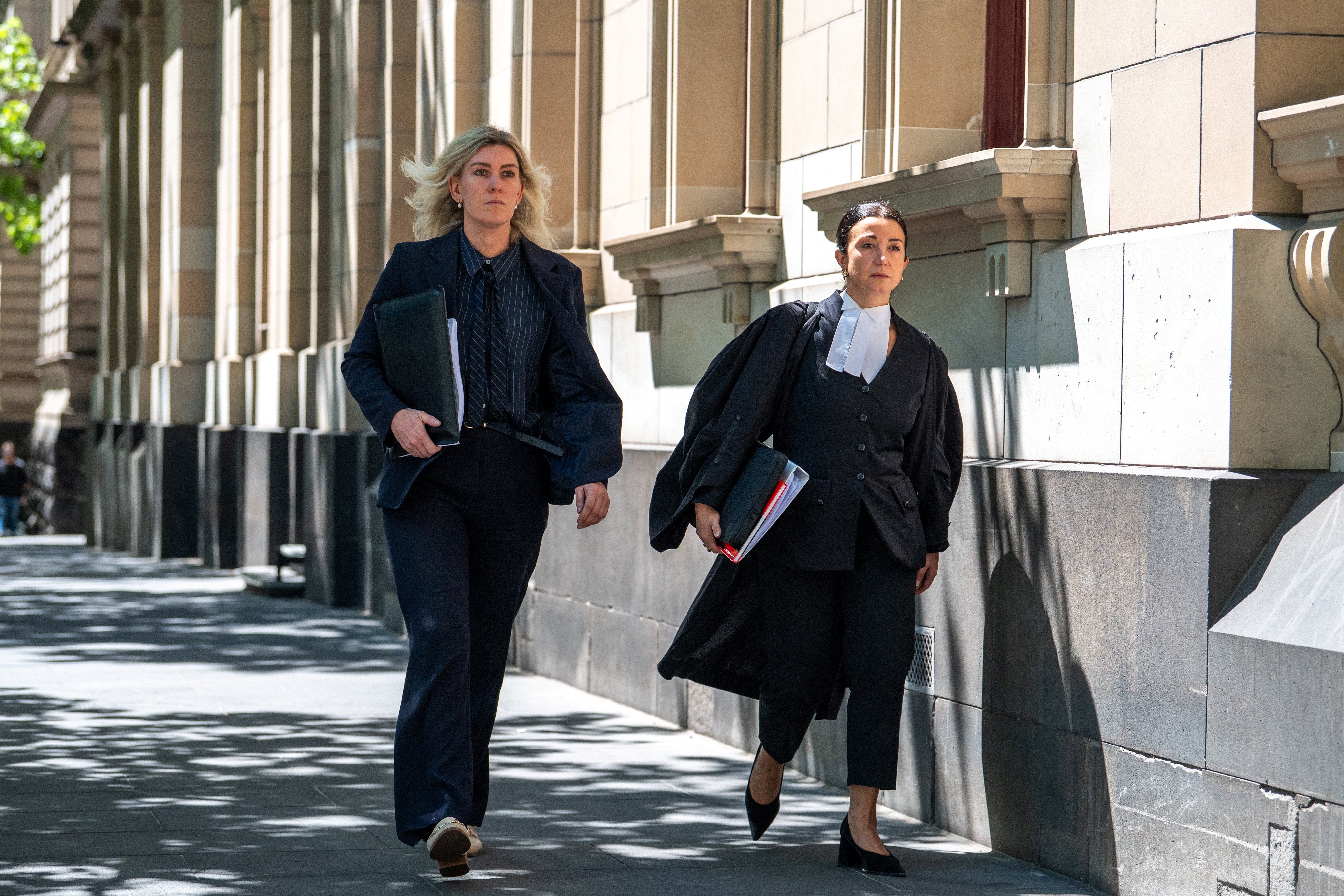Odvjetnica Erin Patterson, Ophelia Holloway i odvjetnica Veronika Drago stižu na Vrhovni sud Viktorije, u Melbourneu, Australija, 30. listopada 2026.