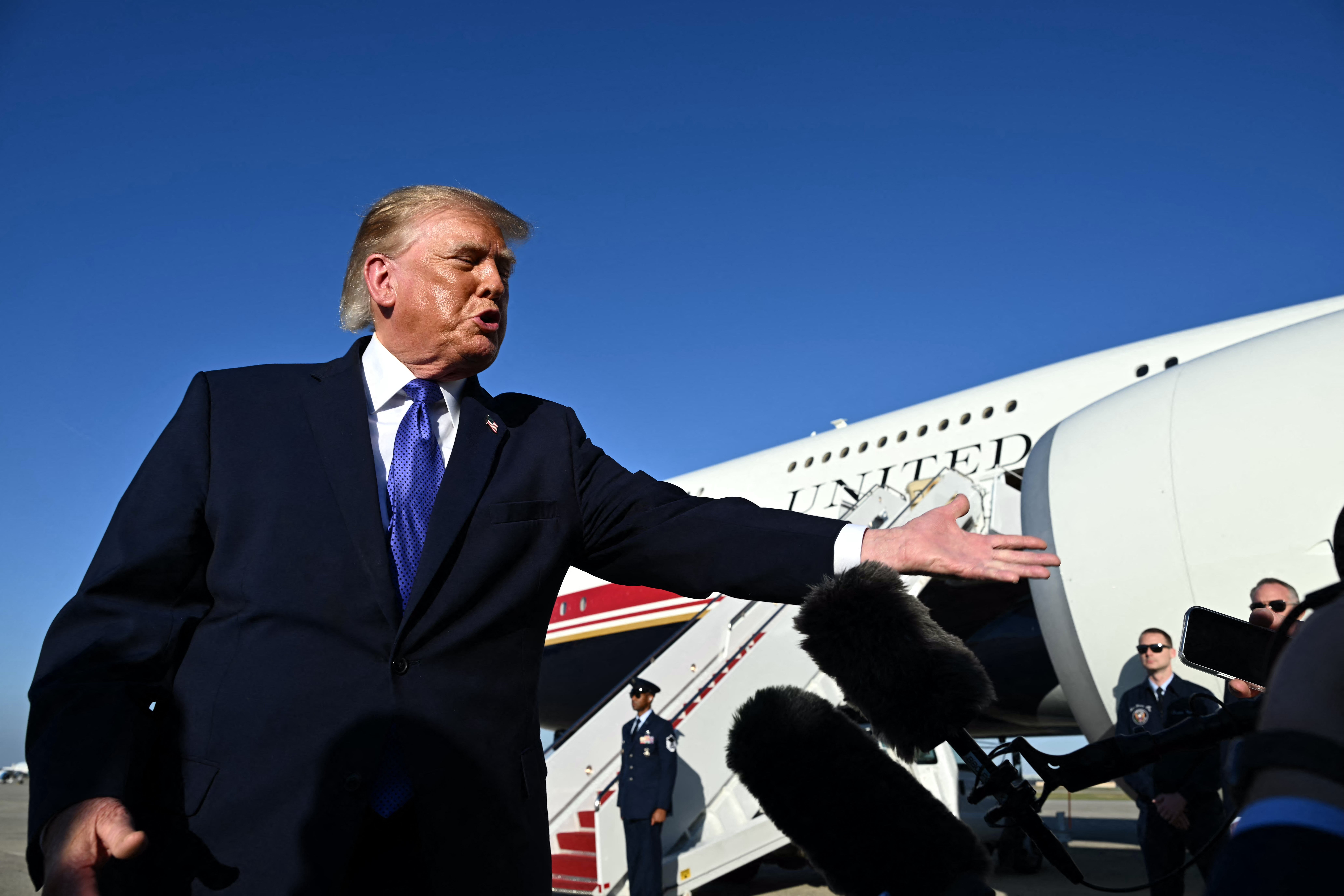 'Znate li koji je razlog? Ne osjećam da moram ići u Kansas', odbrusio je Trump novinaru Reutersa u četvrtak nakon što je objavljeno da je otkazao nastup