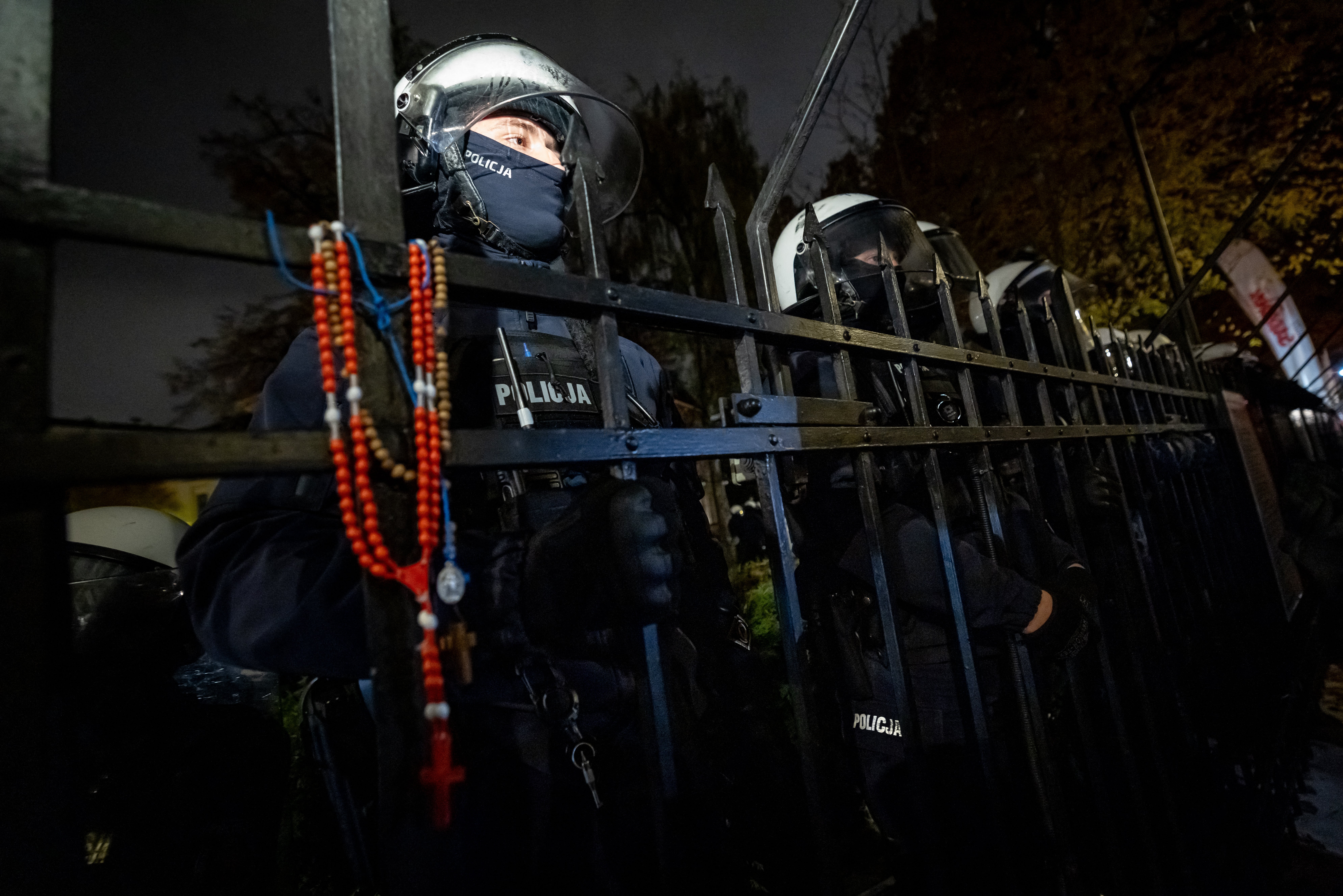 Policijski službenici osigurali su zgradu Ustavnog suda u Varšavi