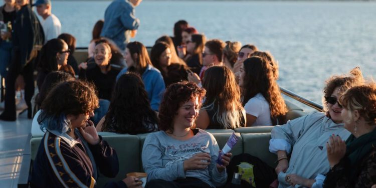 Brucoši i strani studenti zaplovili ususret zadarskom zalasku