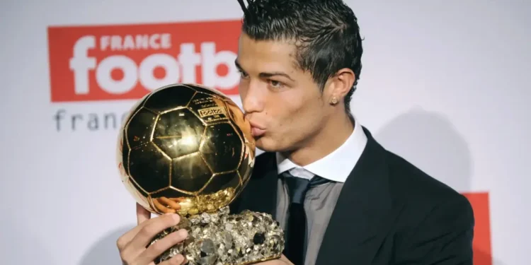Cristiano Ronalo osvaja Ballon d’Or svih vremena. No objava na društvenim mrežama izaziva raspravu