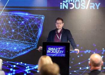 Dok roboti preuzimaju skladišta, AI predviđa kvarove i uska grla