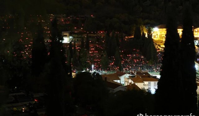 FOTO Večer sjećanja: Noćni prizori s mostarskih groblja uoči Svih svetih