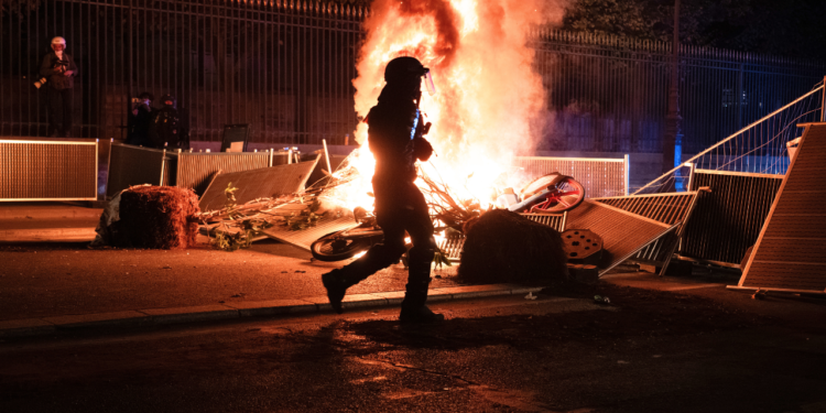 France student protests backed by 54 communist and socialist groups