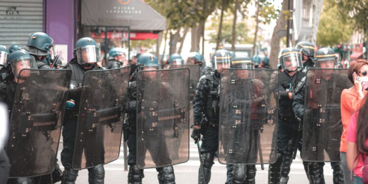 Francuska se sprema za prosvjede: Policija zaplijenila maske i oružje, raspoređena kontroverzna jedinica