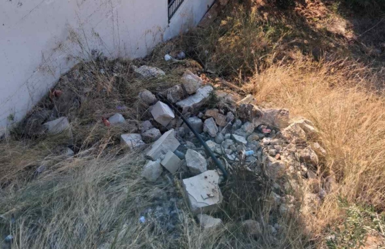 Ispaljena signalna raketa sinoć je uzrokovala požar na Babinom kuku