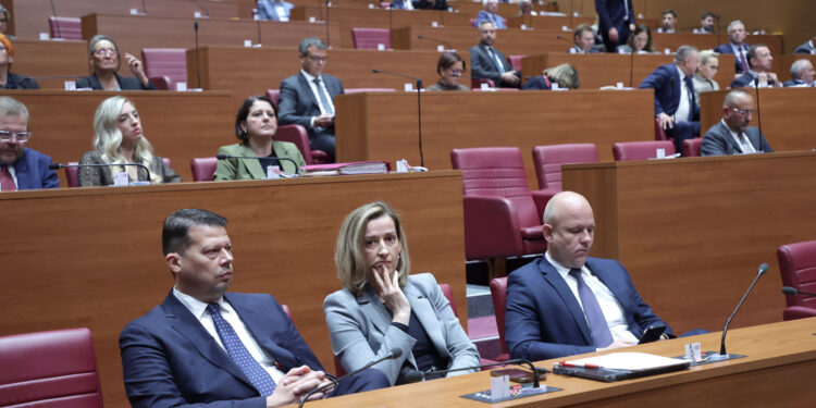 Izglasan rebalans proračuna, odjeknulo upozorenje: ‘Ovo je ozbiljno, kao kad je Sanader rekao da smo u banani’