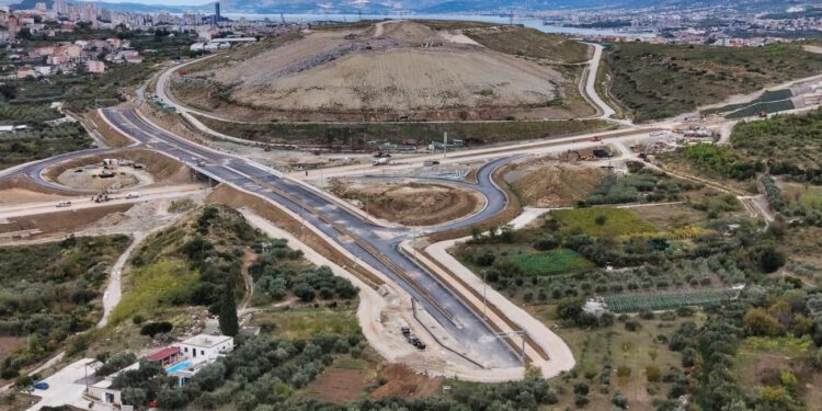 Je li to moguće, počelo asfaltiranje brze ceste Mravince – TTTS! Hrvatske ceste otkrivaju gdje se radi, a kod Žrnovnice već se vide prvi stupovi