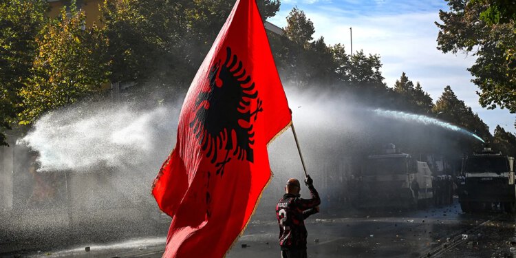 Korupcija u Albaniji potaknula je republikanske kongresnike da potaknu Rubia na akciju