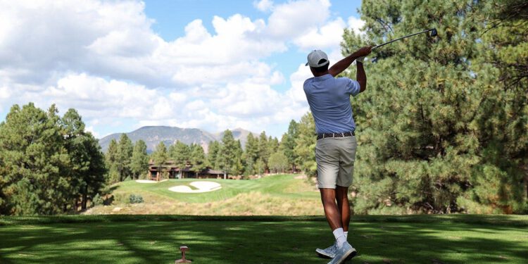 Kris Mayes tvrdi da Arizona ima previše golf terena, što izaziva negativnu reakciju