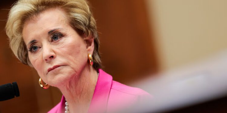 Linda McMahon želi potrošiti 43.000 dolara kako bi uredila svoj ured dok radi na zatvaranju agencije