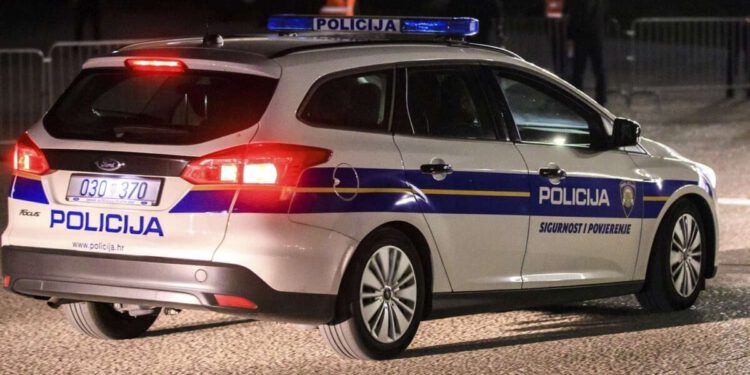 Lopovi tijekom vikenda harali Dalmacijom: Starcu ukrali novac, mladiću provalili u automobil, a jednoj ženi odnijeli dječja kolica