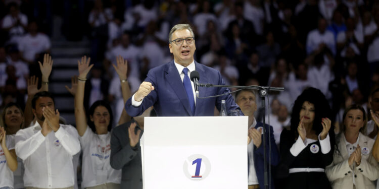 Ludilo u Srbiji otišlo do krajnjih granica, Vučićev mrak se širi: Pogledajte što radi novinarima