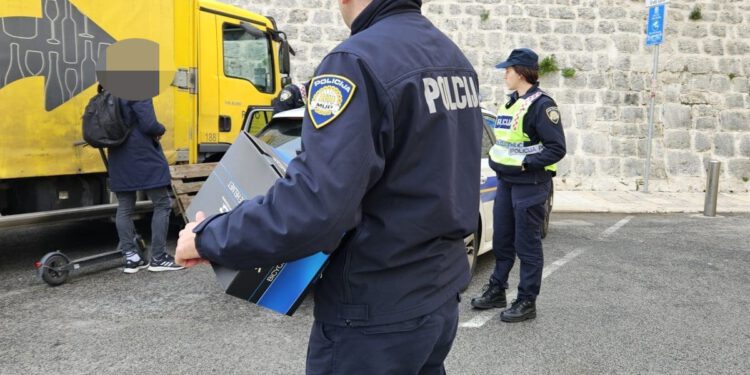 Maloljetnik u Dalmaciji ukrao romobil vrijedan 900 eura