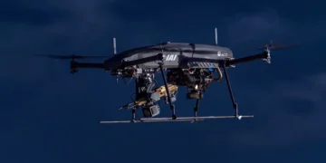 Moćna stojnica montirana na dron koji nadzire bojište: Stabilizatori, senzori, kamere i AI