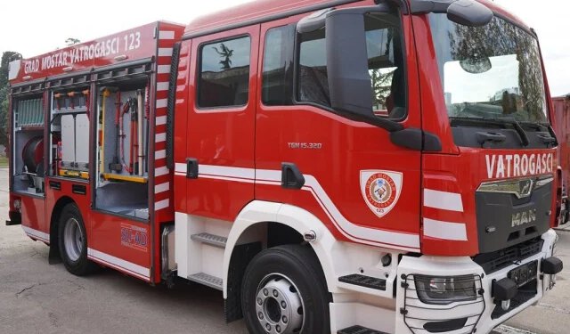 Mostarski vatrogasci dobili novo navalno vozilo vrijedno gotovo 585 tisuća KM