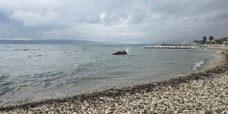 Na Jadranu kiša, grmljavina i olujni udari bure, na kopnu u petak magla