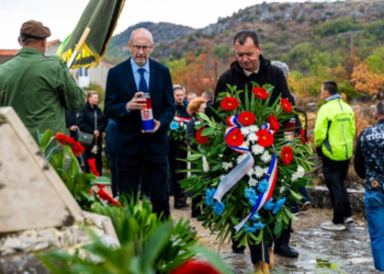 Na Vojskom dolu i u Čilipima položeni vijenci i zapaljene svijeće, u Stravči služena sveta misa