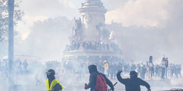 Nasilje u Francuskoj: 1200 uhićenih, ozlijeđeno 150 policajaca