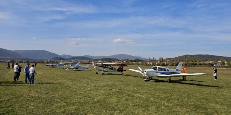 Nebo iznad Sinja sutra u znaku pilota: Čak 25 natjecatelja pokazat će umijeće preciznog slijetanja