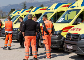 Novi detalji bizarne nesreće na A3: Metak pogodio sanitetsko, tehničar ozlijeđen
