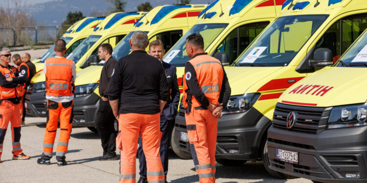 Novi detalji bizarne nesreće na A3: Metak pogodio sanitetsko, tehničar ozlijeđen