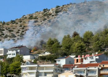 OTVORENA CESTA D58 KOD SEGETA Promet ponovno uspostavljen nakon požara