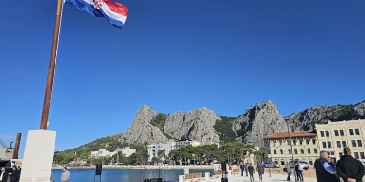 Omiš za 15 milijuna eura ima novu luku, a gdje su mjesta za brodove od kojih žive omiške obitelji?
