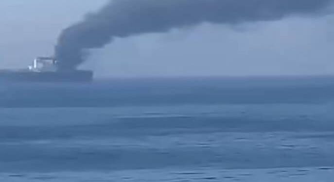 Oštećeno sedam naftnih tankera, neki su u plamenu, najviše do sada u jednom danu