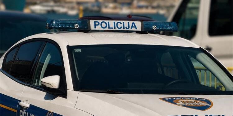 Pijani tip u Splitu pokazivao spolovilo policajcima