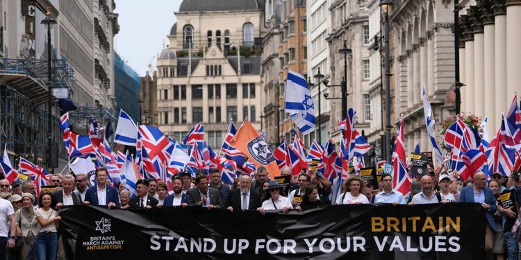 Plan protiv antisemitizma u školama u Velikoj Britaniji u suprotnosti je s Mamdanijevom strategijom za NYC