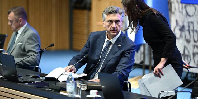 Plenković iza zatvorenih vrata donio vrlo tajnu odluku: Sijevale i smjene