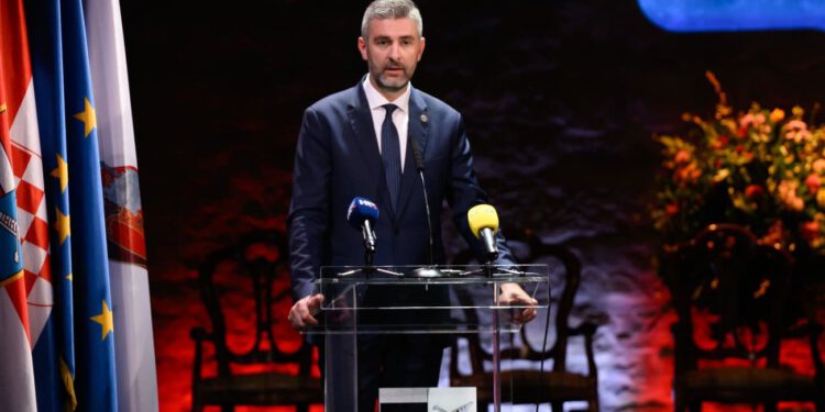 Poljaci ogorčeni kaznama od 3.000 eura u Dubrovniku, Franković im žestoko odgovorio: “A gdje je odgovornost za poštovanje pravila?”